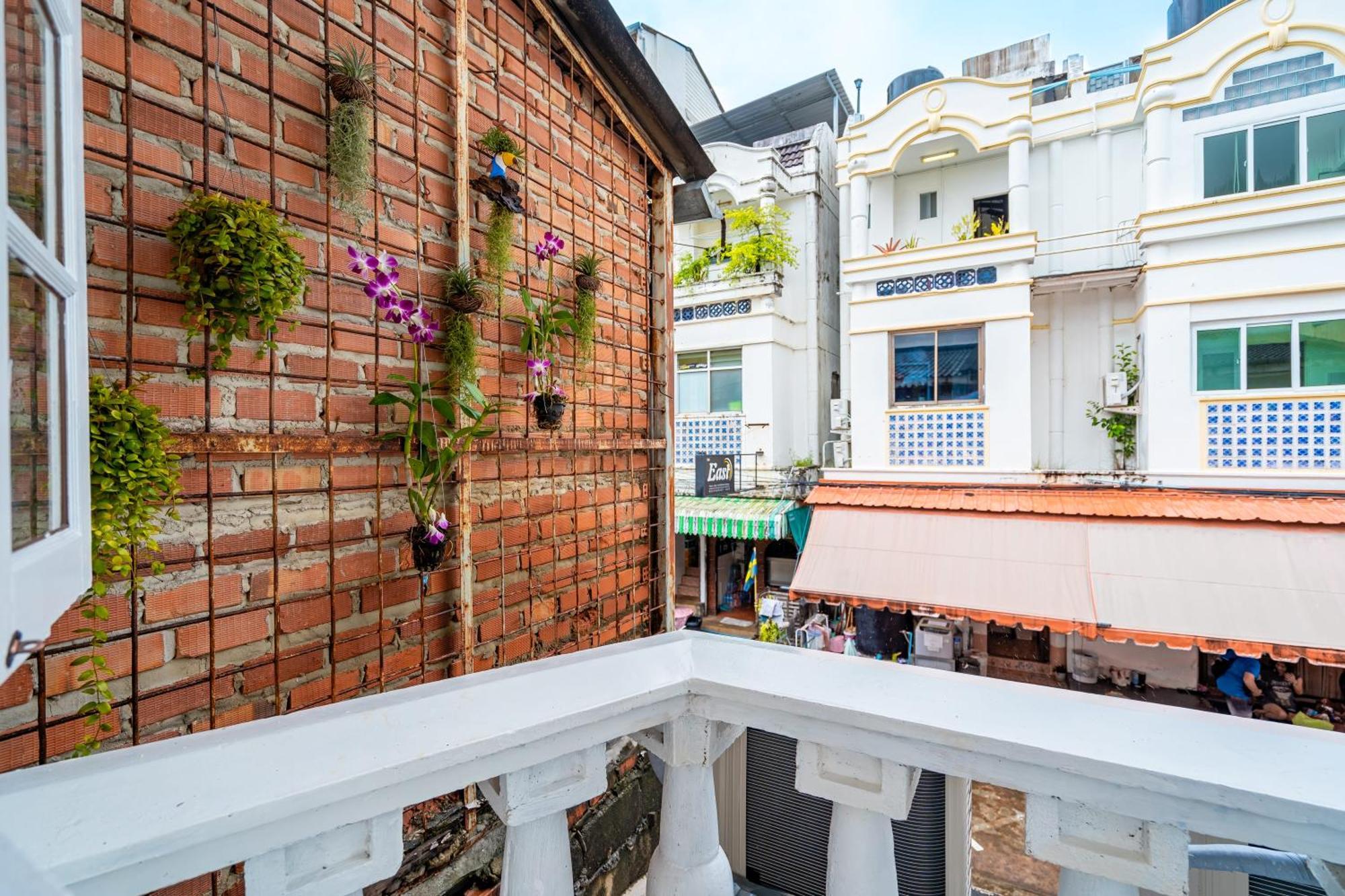 Sweett Lemon Hostel Patong Exterior photo