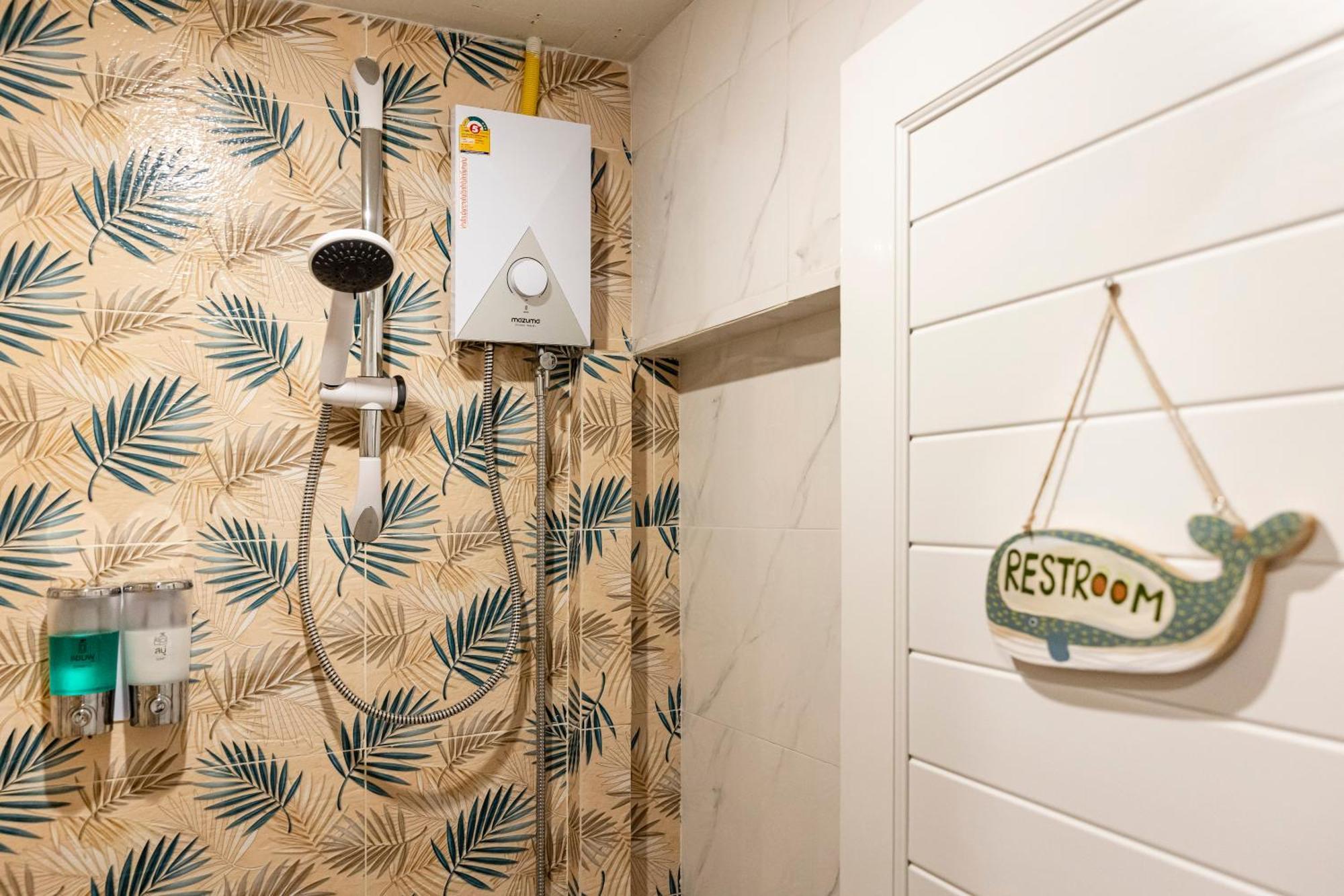 Sweett Lemon Hostel Patong Exterior photo