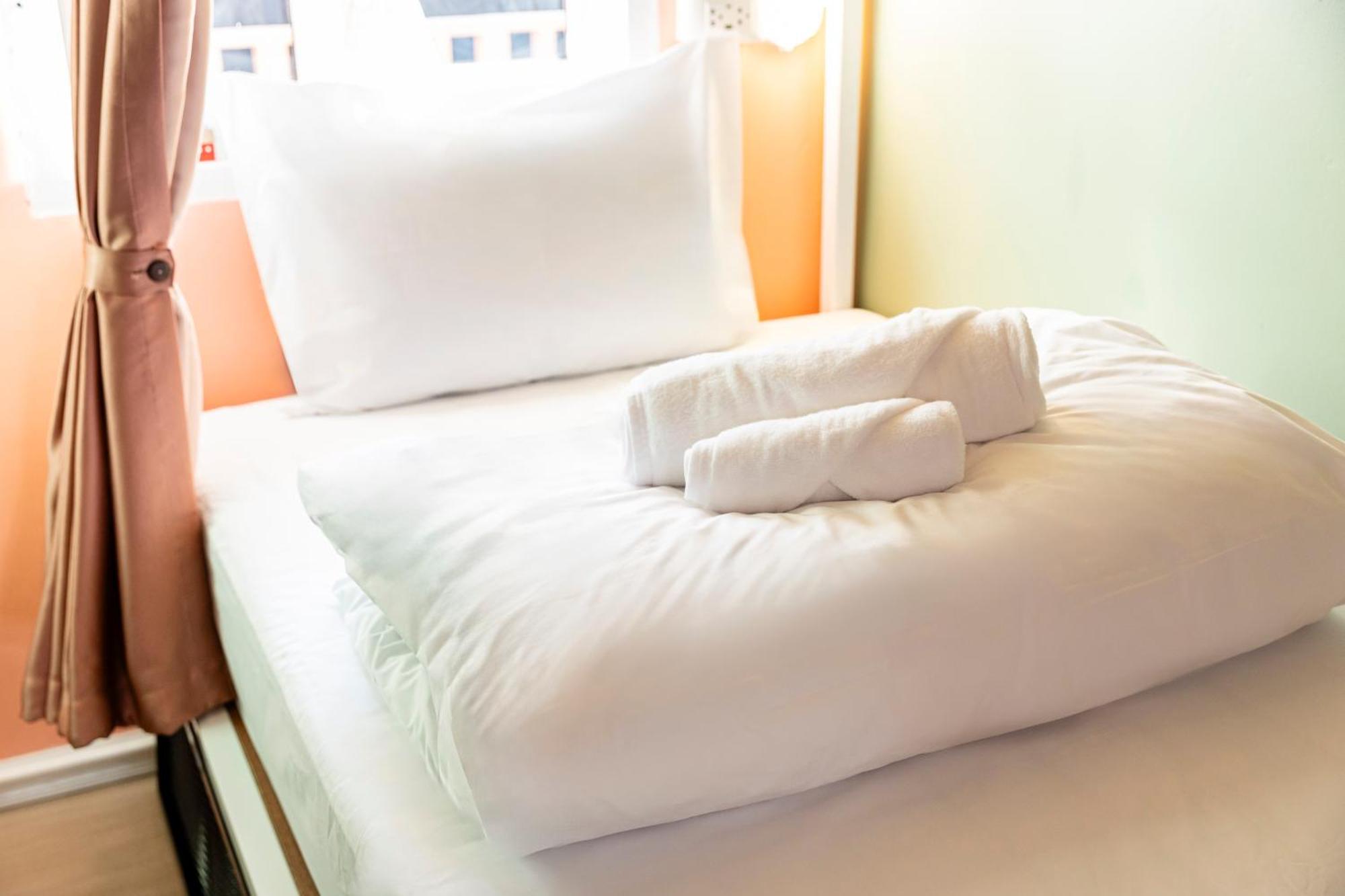 Sweett Lemon Hostel Patong Exterior photo
