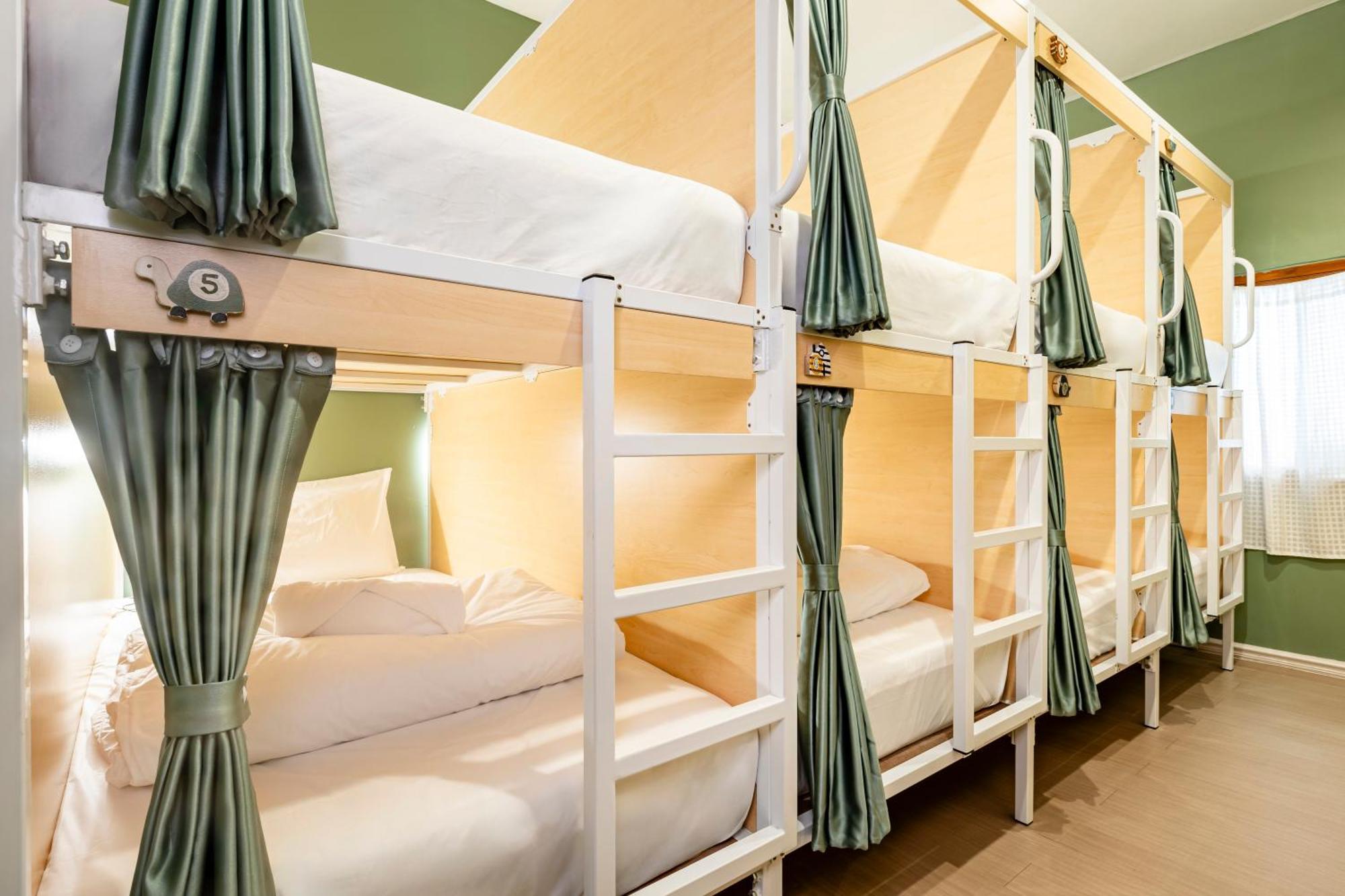 Sweett Lemon Hostel Patong Exterior photo