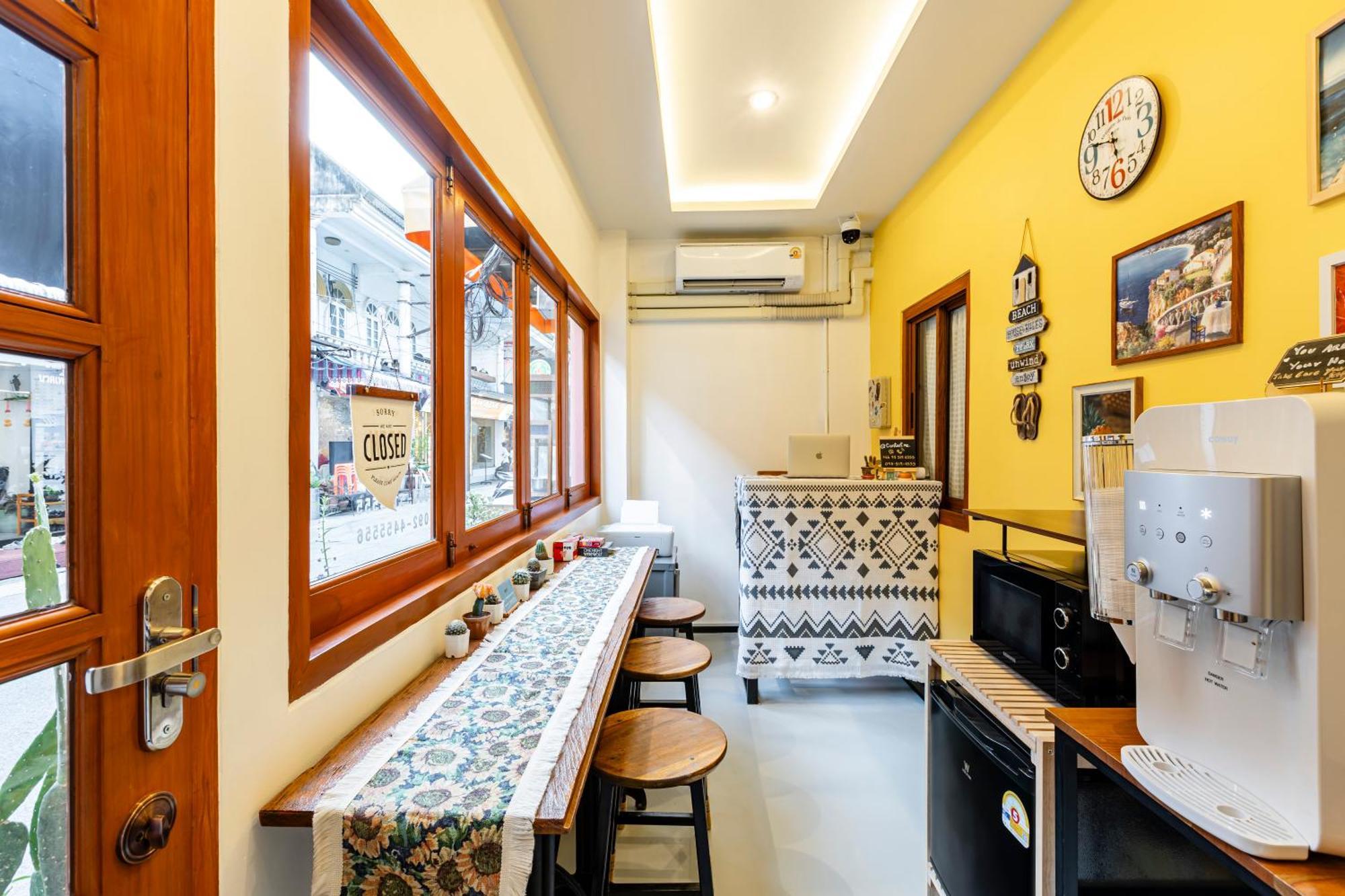 Sweett Lemon Hostel Patong Exterior photo